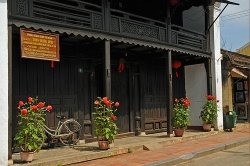    (Phung Hung Old House), 